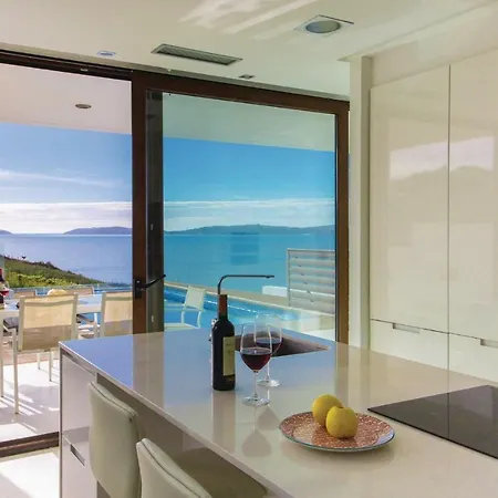 Four-bedroom Holiday In Nyaraló