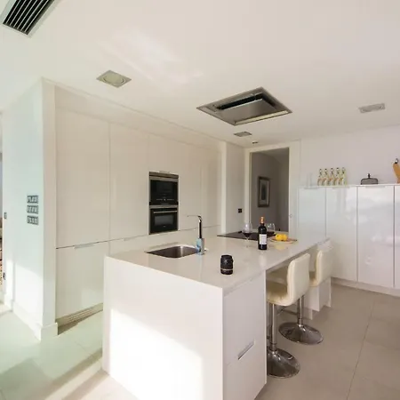 Four-bedroom Holiday In Sanxenxo